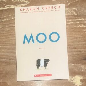 Scholastic 'Moo' by Sharon Creech - Cream and Blue Cover
